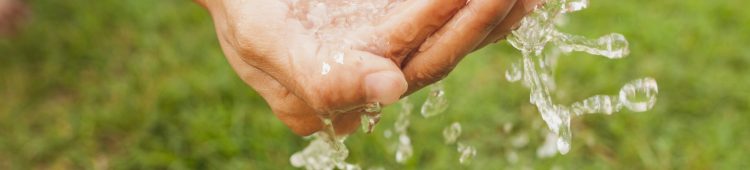 close-up-hands-stream-water close-up-hands-stream-water
